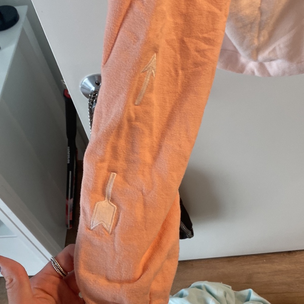 Light pink pull over - Picture 3 of 3